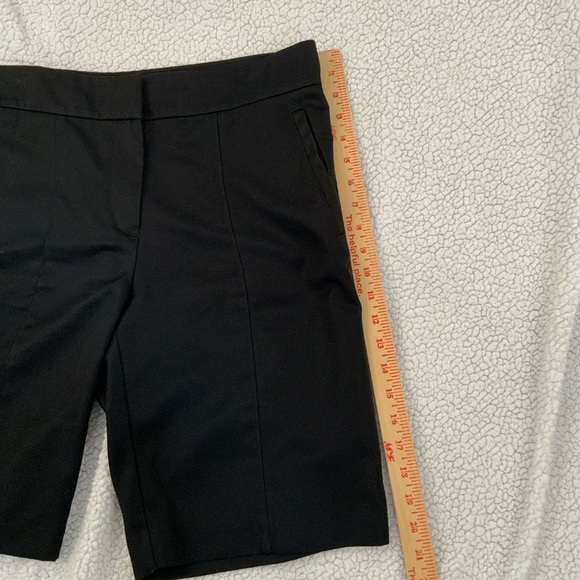 Izod Golf Bermuda Shorts Womens Size 12 Black Flat Front Athletic Performance - Picture 7 of 11